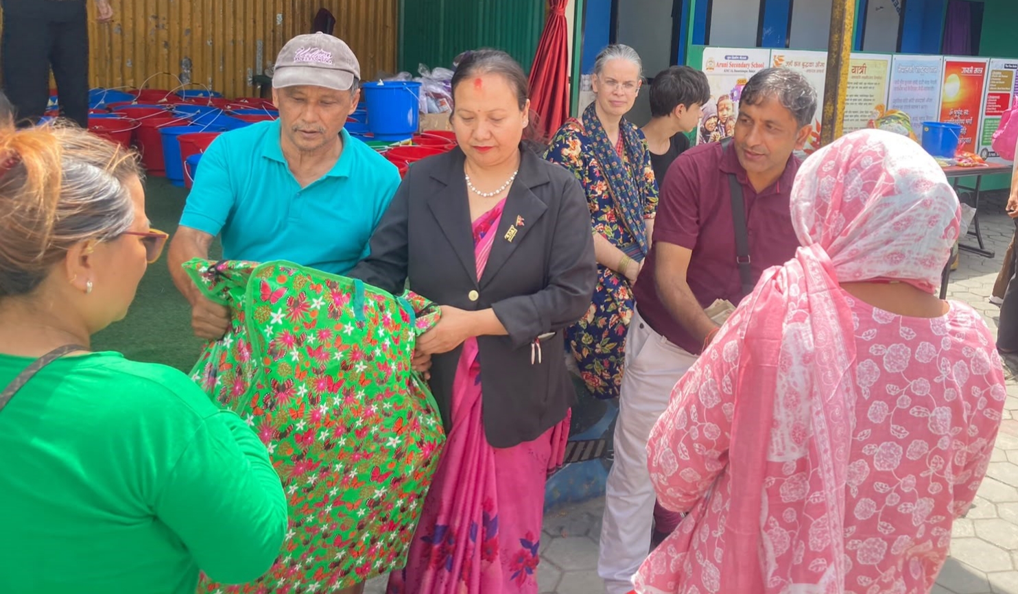 फाउन्डेसन दियो नेपाल र स्याल मेटद्वारा बाढी पीडितलाई राहत प्रदान