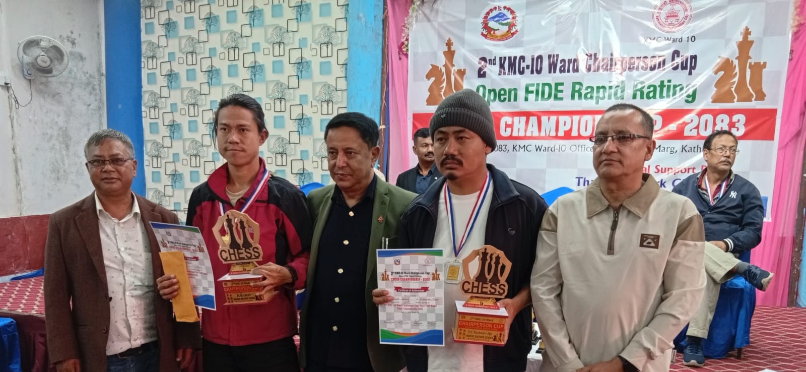 धिरेनलाई वडा अध्यक्ष कप चेसको उपाधि