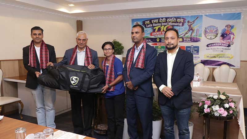 राष्ट्रिय महिला क्रिकेटर मनीषा उपाध्याय सम्मानित