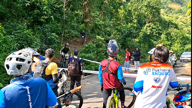 अन्तर्राष्ट्रिय इन्डुरो रेस पोखरामा सुरु, ८ देशका माउन्टेन बाइक प्रेमीको सहभागिता