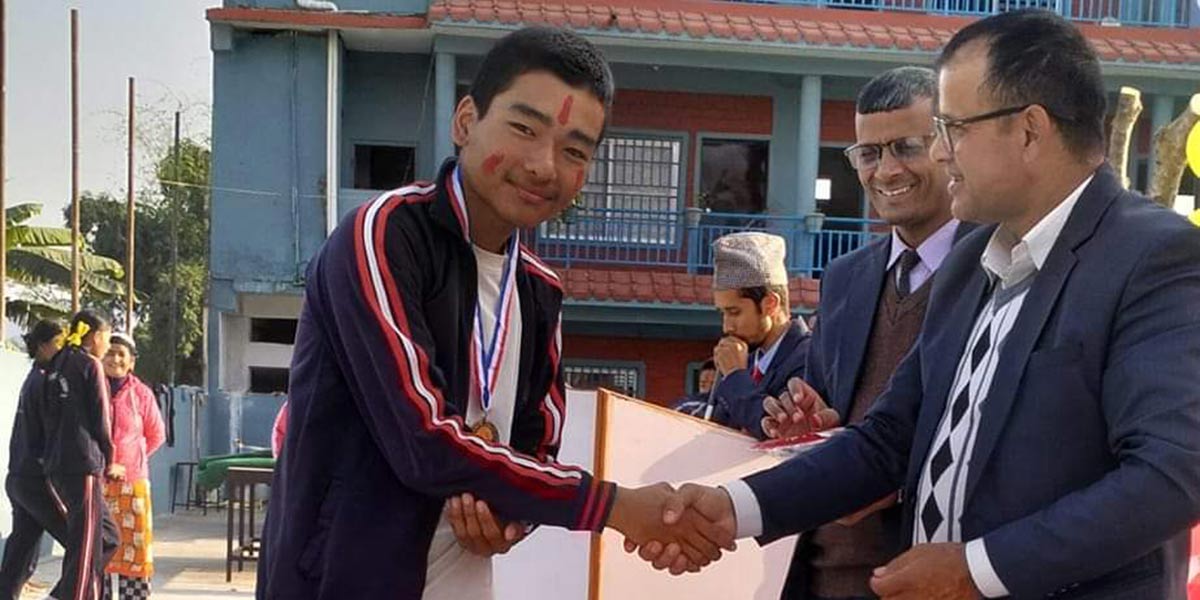 लिटल फ्लावरमा पुरस्कार वितरण  